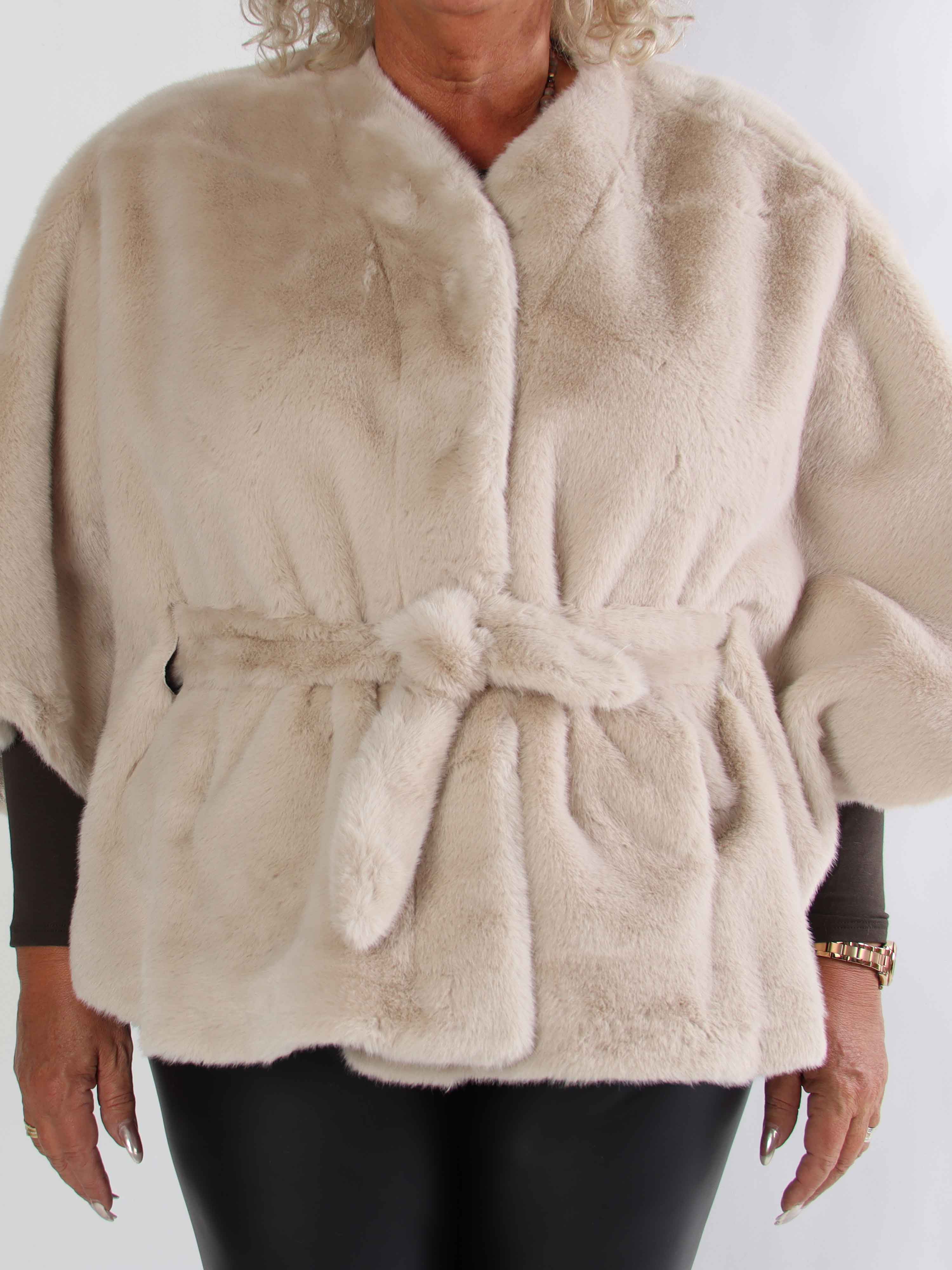Barbara - Kort mjuk plus size fuskpäls kappa/jacka